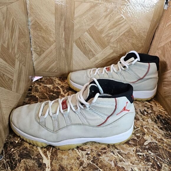 Athletic_Shoes